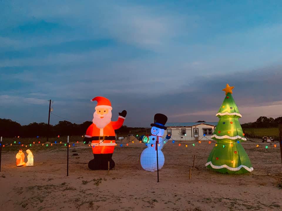 We've never had blowups before. They look pretty cool and the grandchildren will enjoy them when they get here next week. We've never had blowups before. They look pretty cool and the grandchildren will enjoy them when they get here next week.