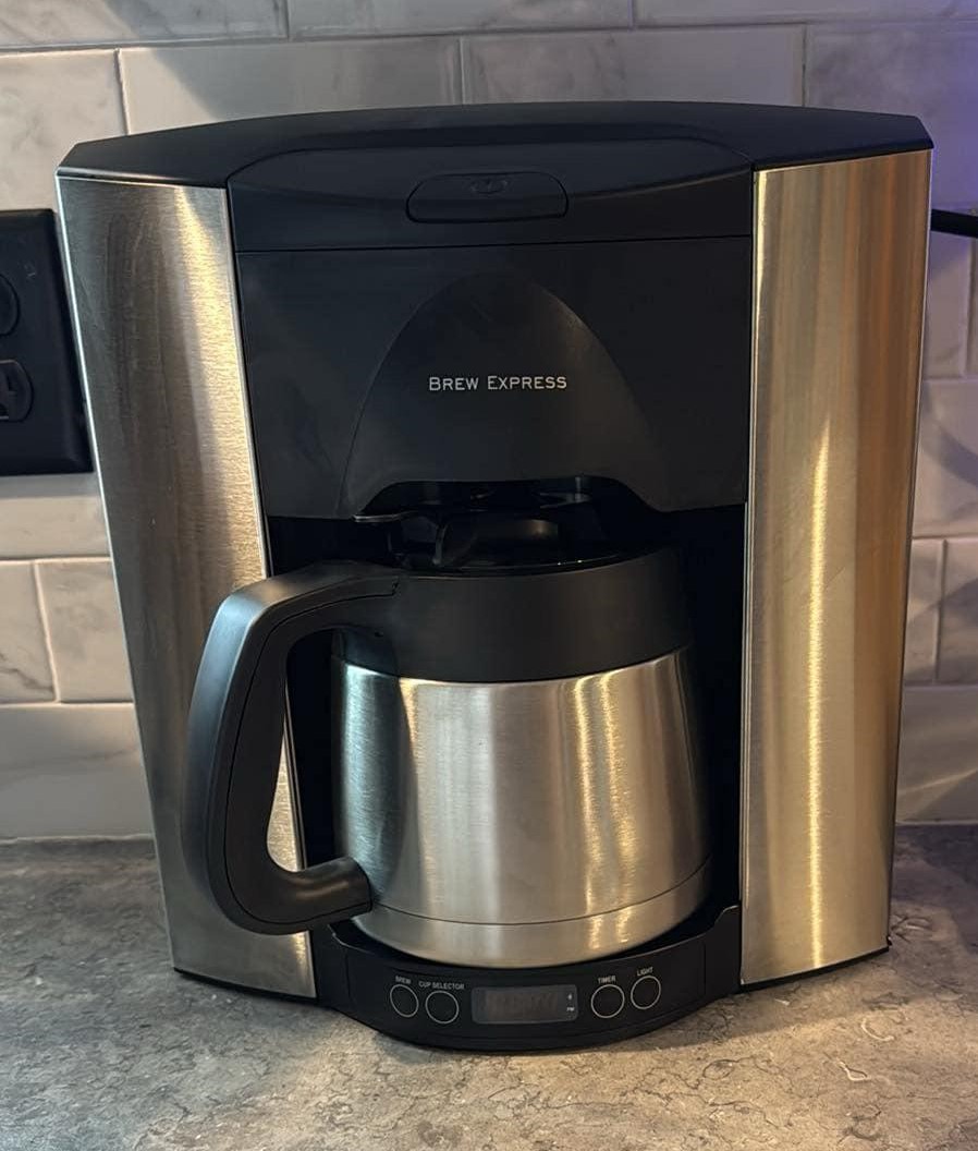 This is the built-in coffee maker. We can't use it because we don't have the right filters...We will get those in the morning. This is the built-in coffee maker. We can't use it because we don't have the right filters...We will get those in the morning.