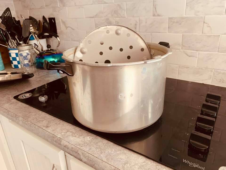 David canned all day long on Saturday. The house smelled amazing. Loving this farm life style.