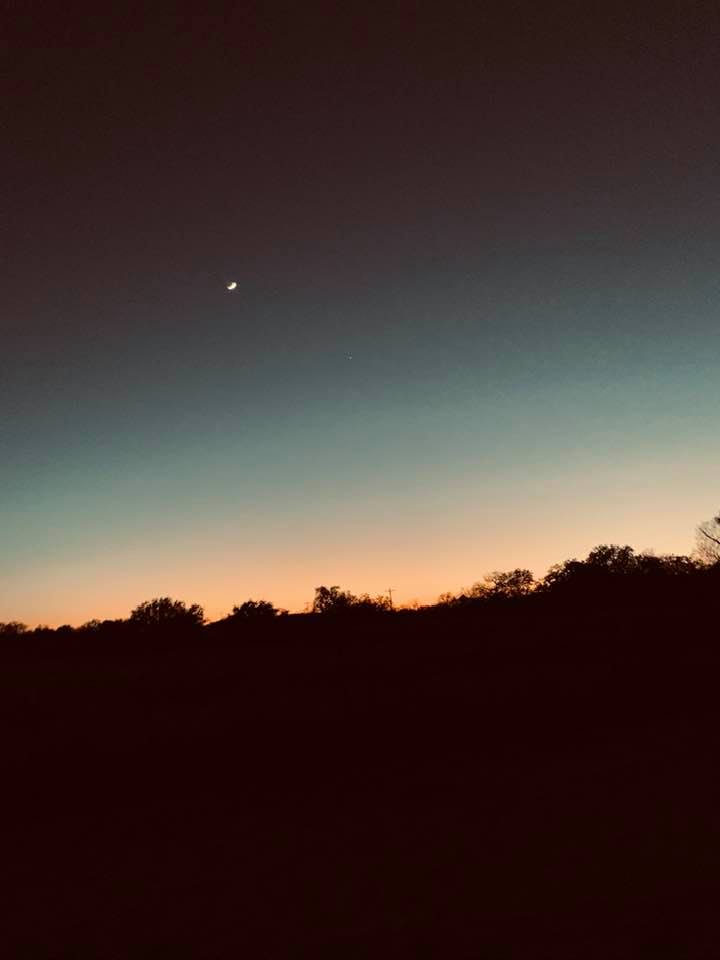 12/17/2020, in the middle of the screen, you can barely see a star but it is both planets getting close. The larger left side light is the moon.