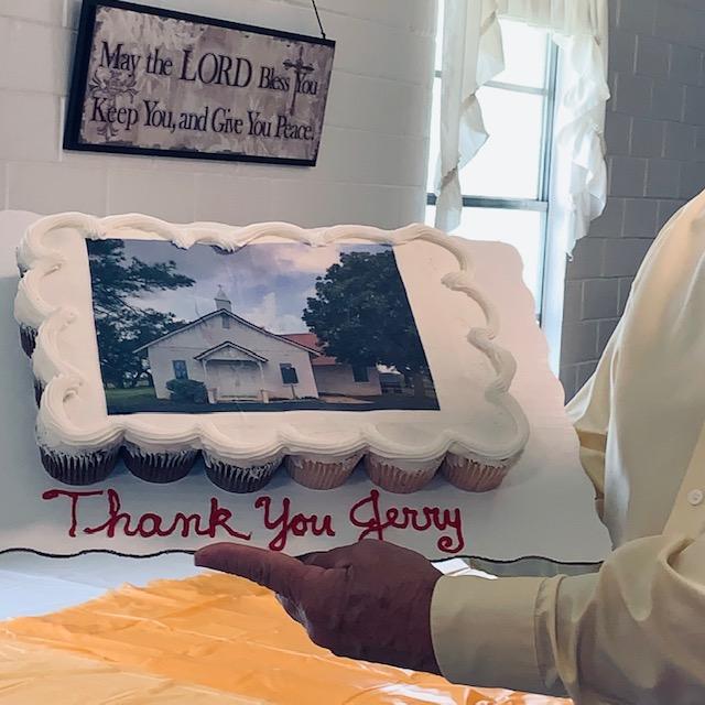 Here is a closeup of the beautiful cake that was really cupcakes. Walmart did it.