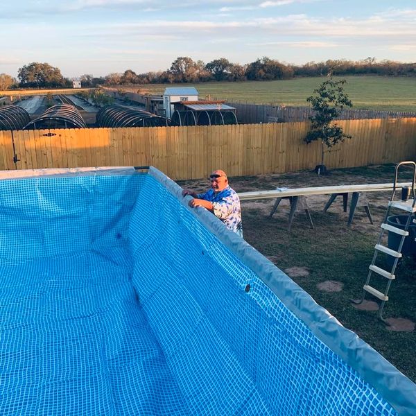 David is helping Nacho and company set up the new pool that just came today on the new pool deck. There is thick foam padding between the wood and the pool so that will be great!