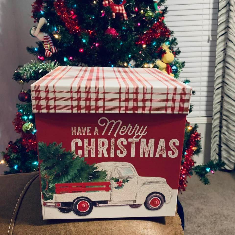 This is the beautiful Christmas box that Marken Media chose for their client Christmas gift ideas. I love mine.