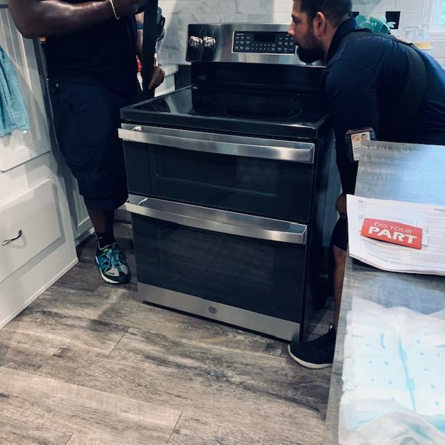 Here is my oven being delivered. The men got it here early, about 9:30am and installed it. They then turned it on to make sure it worked.