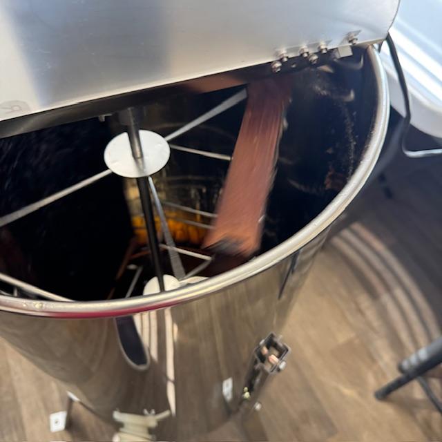 An inside peak at the honey being forced out of the frame.