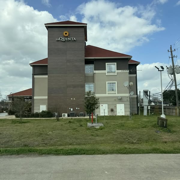 This is the LaQuinta we stayed at with no shampoo or conditioner and no breakfast or attendant to refill at 6am.