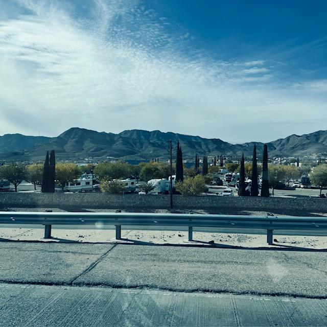 More El Paso mountains. I think Scenic Drive is up this one. I wish we had more time to look around.