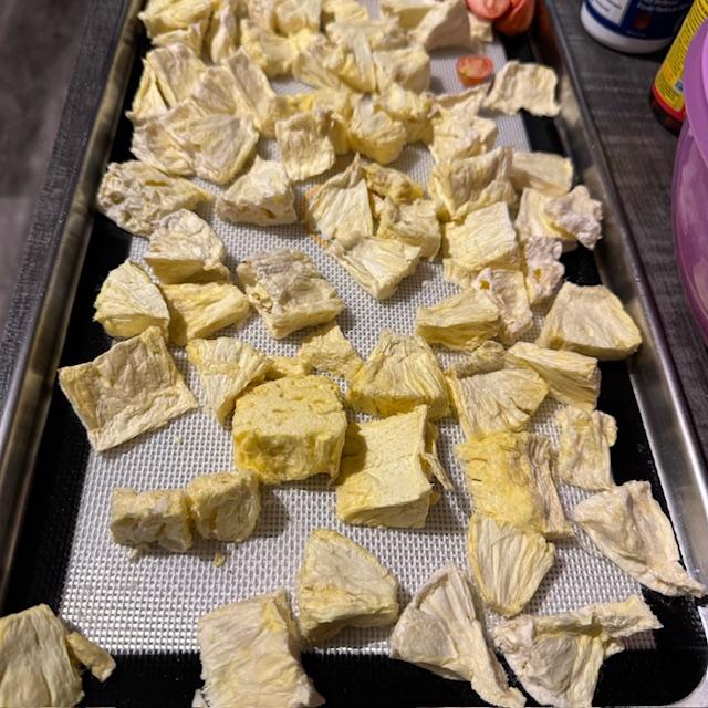 Here is a tray of pineapple chunks.