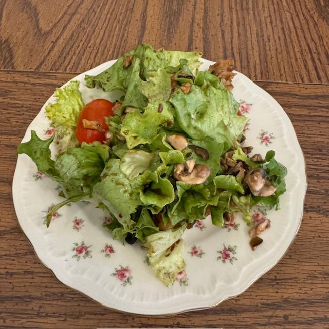 We grew the lettuce on this salad plate and ate it just three weeks ago at a friend's house. It was very tasty. Different varieties can be grown in different seasons. We grew the lettuce on this salad plate and ate it just three weeks ago at a friend's house. It was very tasty. Different varieties can be grown in different seasons.