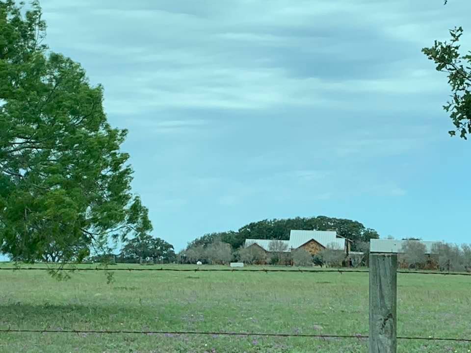 Side view of Sandy Oaks. We couldn't see the orchard from the road.
