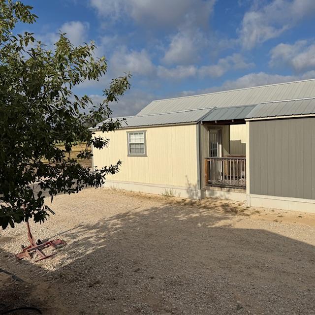 These are the 2 sheds that were supposed to be moved today. It is now Sunday morning as I type this, and that man still has not contacted David as to why he did not show up.