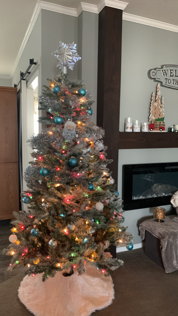The snowflake tree topper projects snowflakes on the ceiling. I like the muted, softer tree this year.