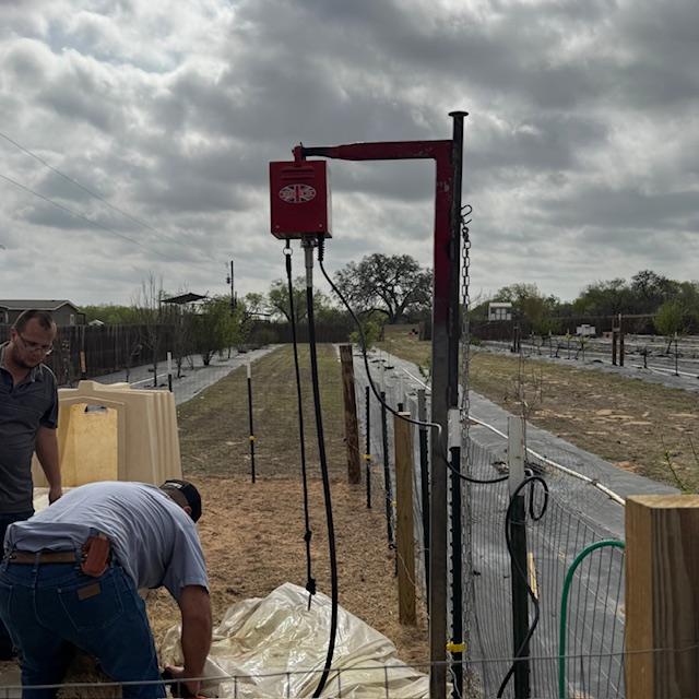 Electric trimming set up that Josh has.